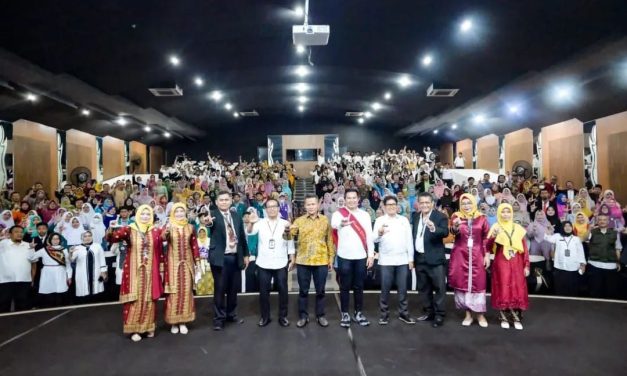 Yayasan KPPJB Beri Anugerah Penulis Kepada Kadisdik Purwakarta
