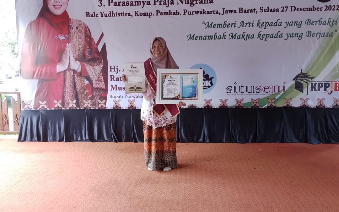 Majukan Literasi, Nur Aisah Raih Anugerah Parasamya KPPJB 2022