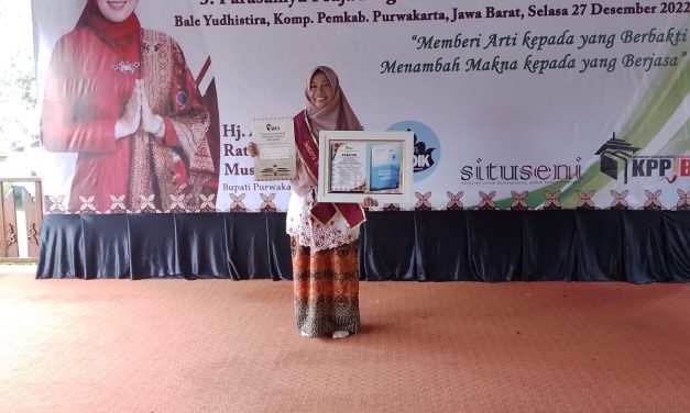 Majukan Literasi, Nur Aisah Raih Anugerah Parasamya KPPJB 2022